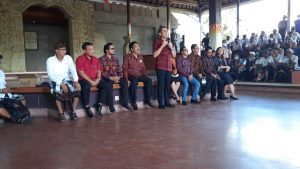 Komisi III DPRD Bali dan jajarannya menerima Kama Desa Adat Intaran